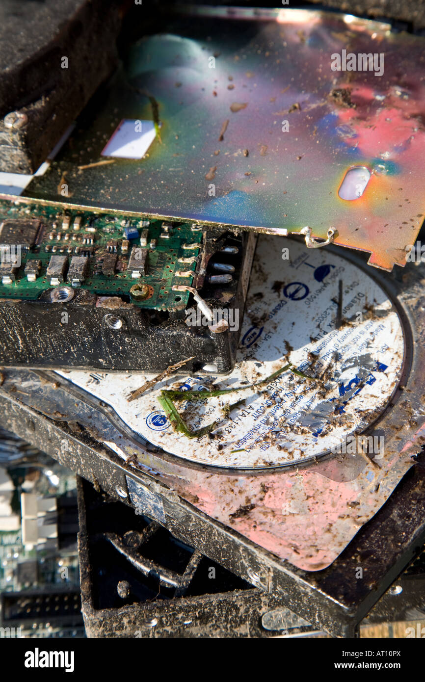 Defekte Leiterplatten und Komponenten aus der IT-Welt Stockfoto