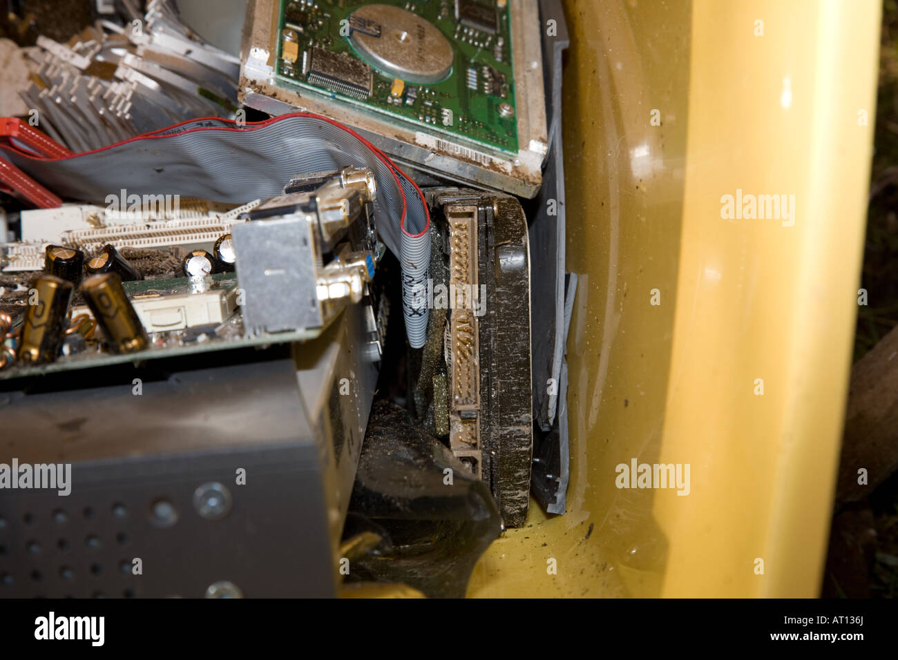 Defekte Leiterplatten und Komponenten aus der IT-Welt Stockfoto