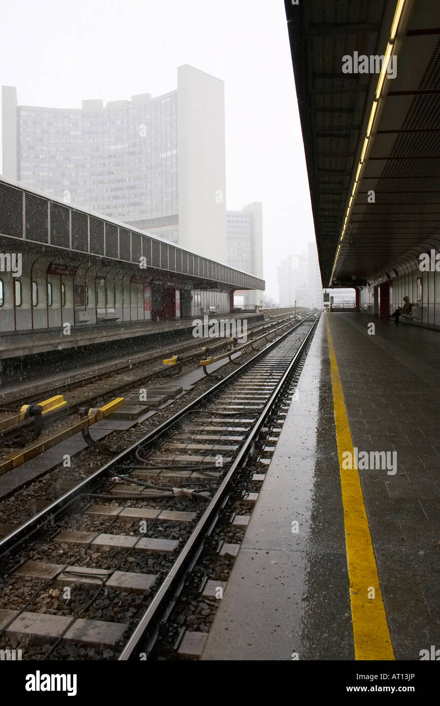 U-Bahn-Strecke, Kaisermühlen / Vienna International Center, Wien Stockfoto