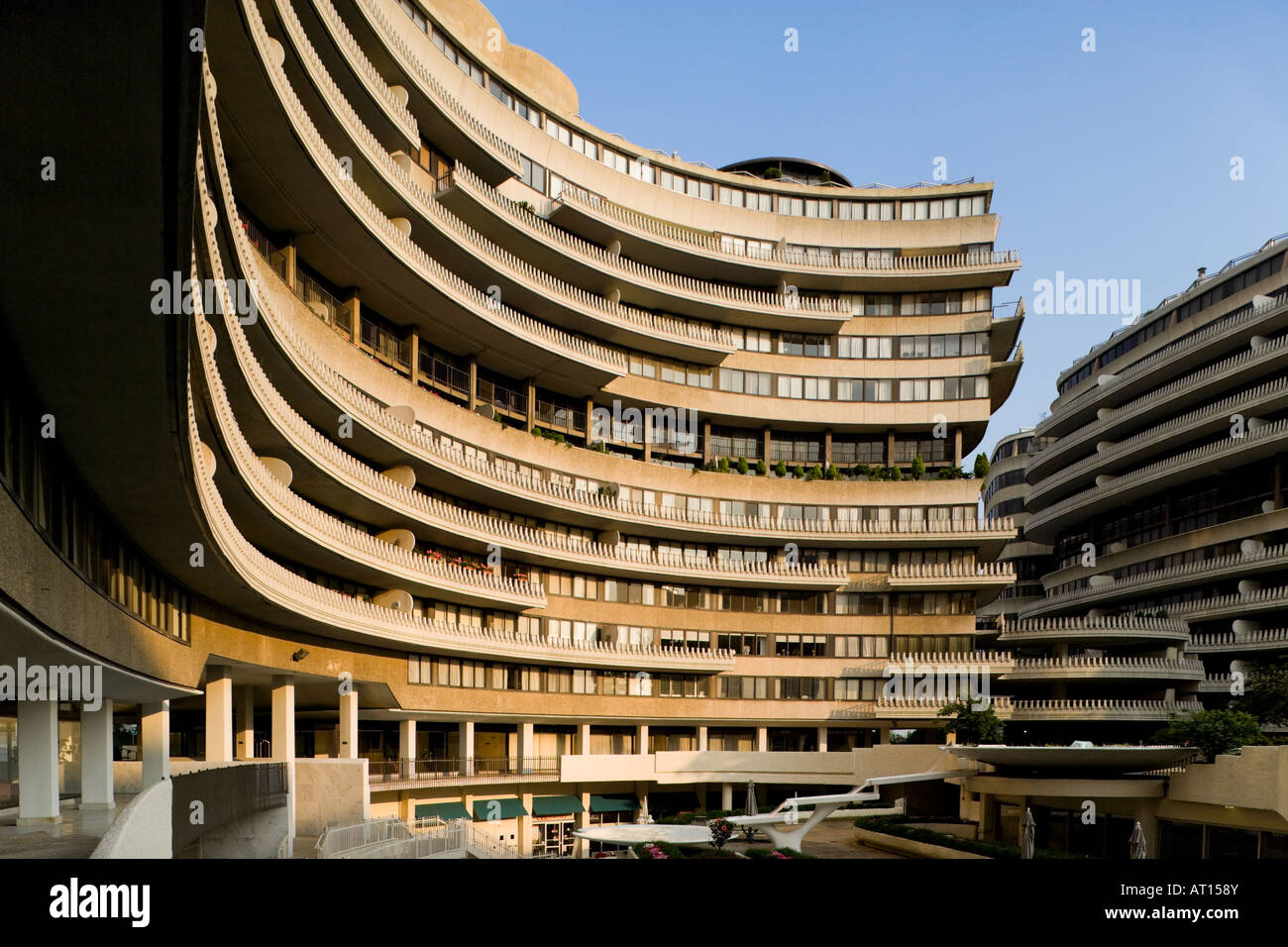 Das Watergate Komplex Washington DC US USA. Fassade auf der Seite das Einkaufszentrum. Stockfoto