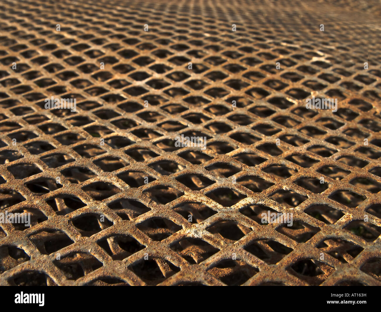 Alt und rostig Metallgitter Hintergrundtextur Stockfoto