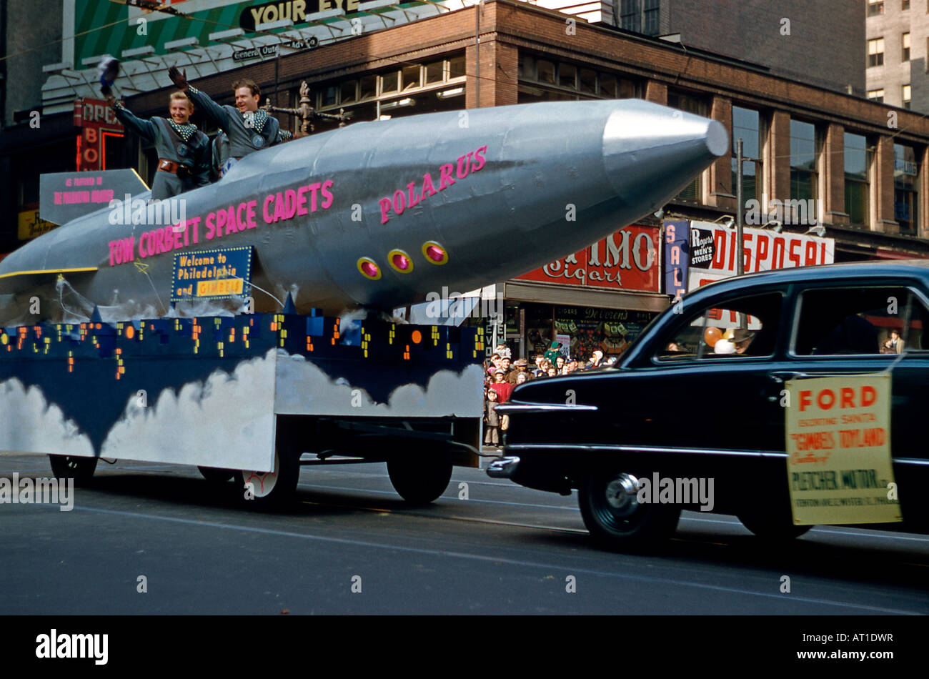 Parade Float mit Rakete und TV-stars, Thanksgiving Day Parade, Philadelphia, 1951 Stockfoto