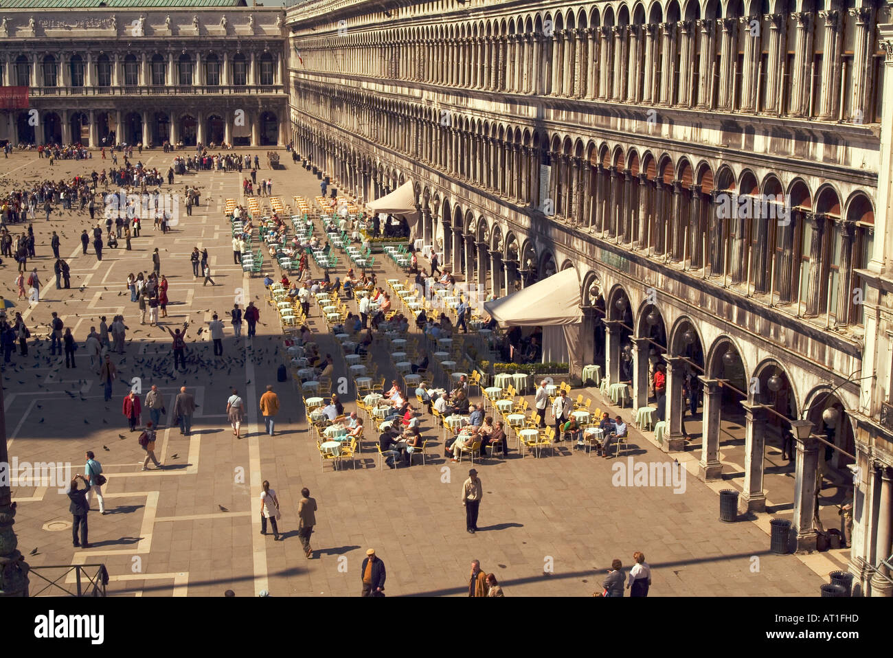 Italien, Venedig, Menschen Fräsen über in der Piazza San Marco Stockfoto