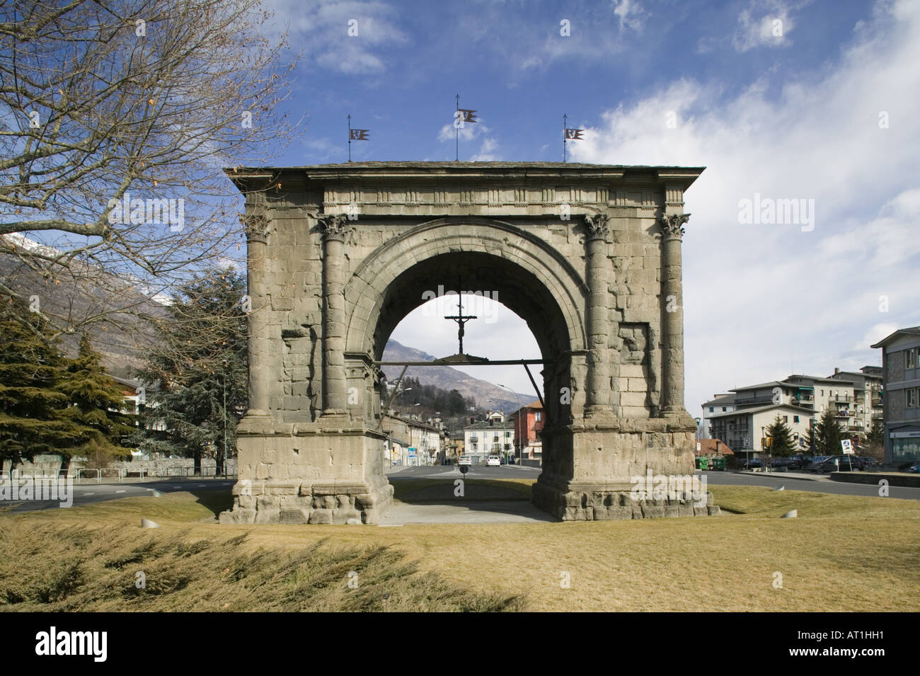 Europa, AOSTA, Aostatal, Italien: Arco di Augusto / Roman Arch & City Symbol / Winter Stockfoto