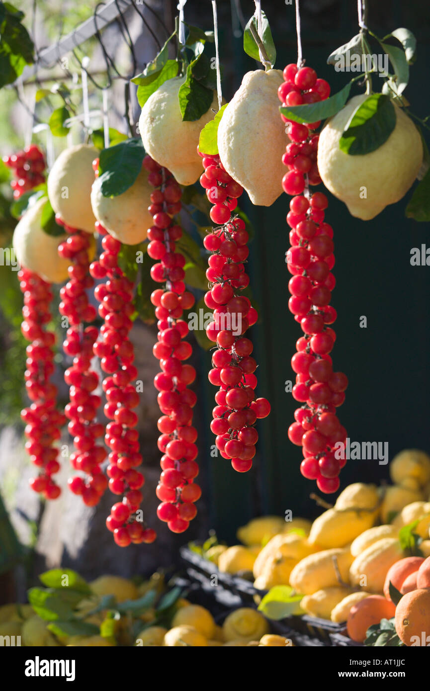Europa, Italien, Kampanien, (Sorrent Halbinsel) San Pietro: Obst & Gemüse Stand am Straßenrand Stockfoto