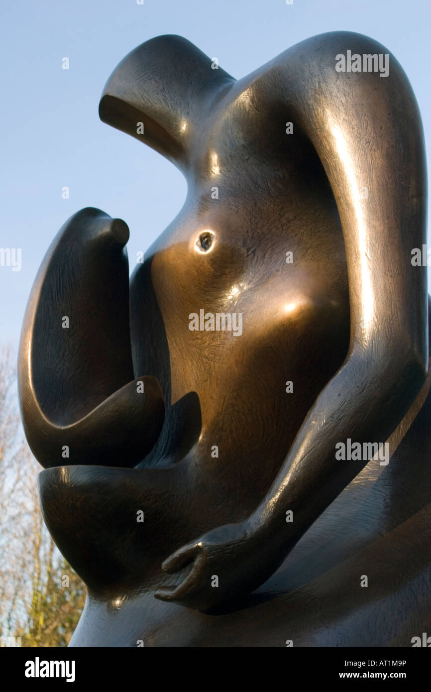 Mother and Child Block Seat 1983-84 von Henry Moore. Stockfoto