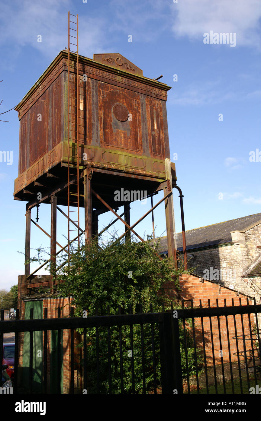 Rostigen Water Tower Tubbs Lewis arbeitet Kingswood Gloucestershire, England Stockfoto