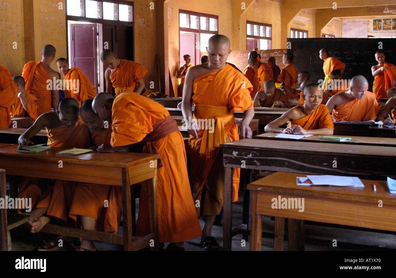Buddhistische High School in Wat Sok Pa Luang in Vientiane, Laos. Stockfoto