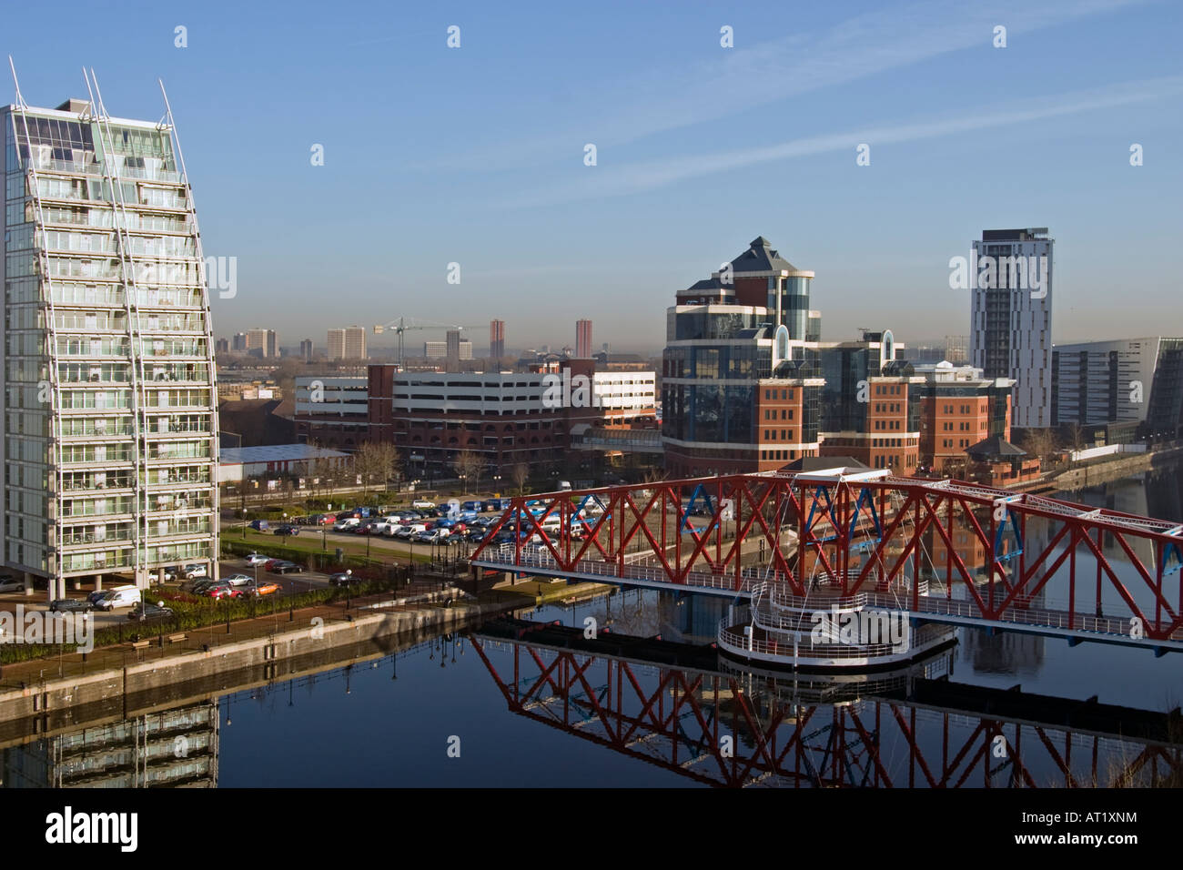 Salford Quays Manchester. NV-Building, Huron und Erie Basin und Detroit Bridge gehören. Stockfoto