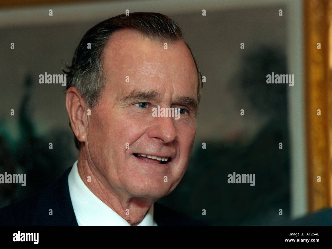 Präsident George HW Bush Senior ehemaliger Präsident der Vereinigten Staaten, Portrait Smiling Interior USA Stockfoto