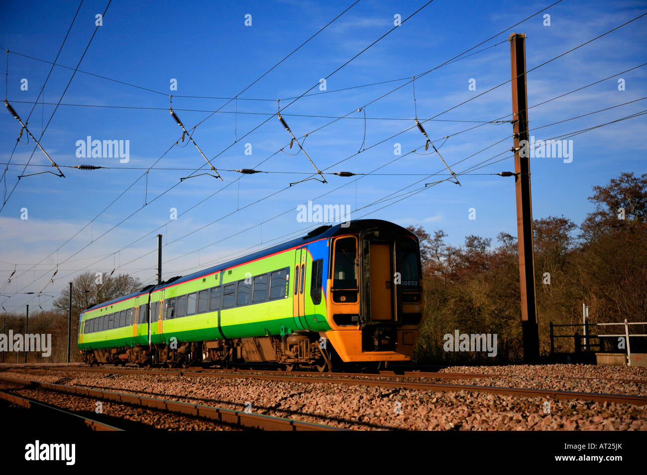 158852 zentrale Züge elektrisch HST trainieren EFSZ Lolham Bahnübergang Cambridgeshire England UK Stockfoto
