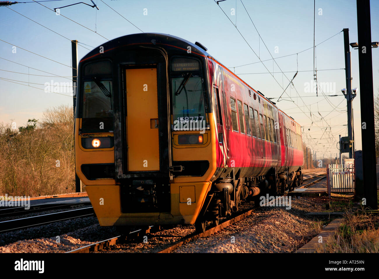 158777 zentrale Züge elektrisch HST trainieren EFSZ Lolham Bahnübergang Cambridgeshire England UK Stockfoto
