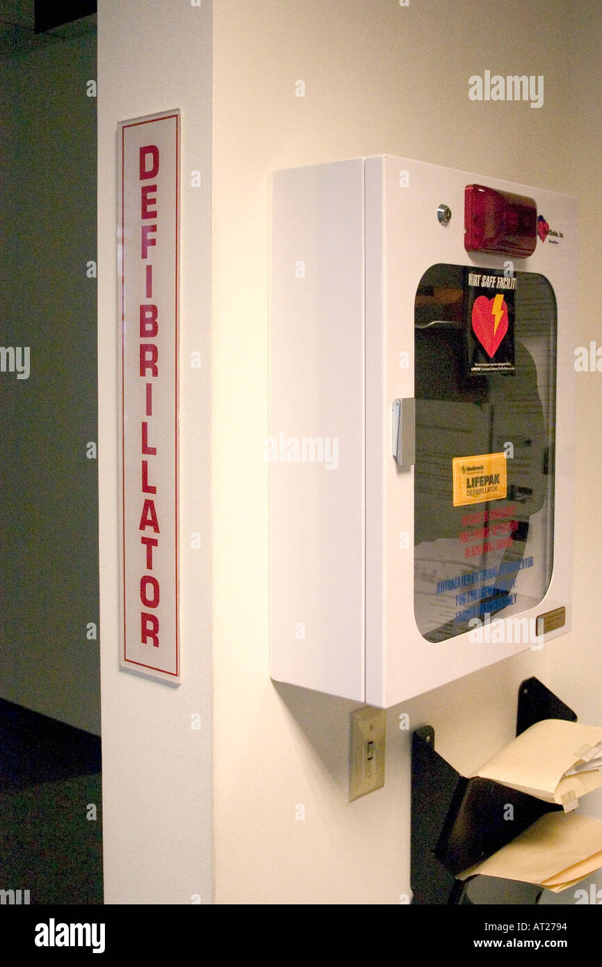Defibrillator befindet sich im Clubhaus der Cambridge am Glockenspiel Erwachsenen Lifestyle-Community. Plainfield Illinois IL USA Stockfoto