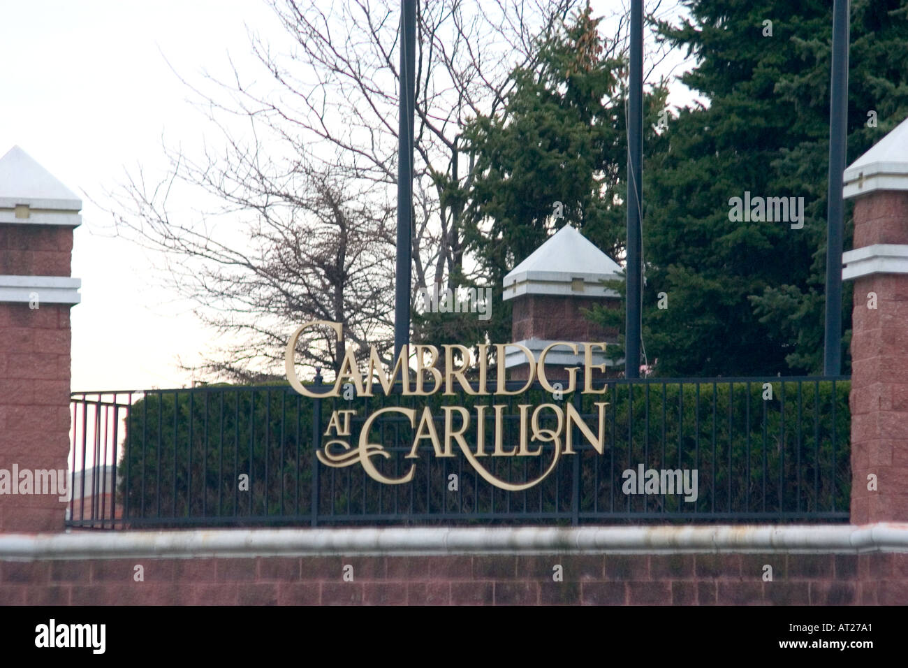 Melden Sie sich in der Nähe von Eingang nach Cambridge an Glockenspiel aktive Erwachsenen Lifestyle-Community. Plainfield Illinois IL USA Stockfoto