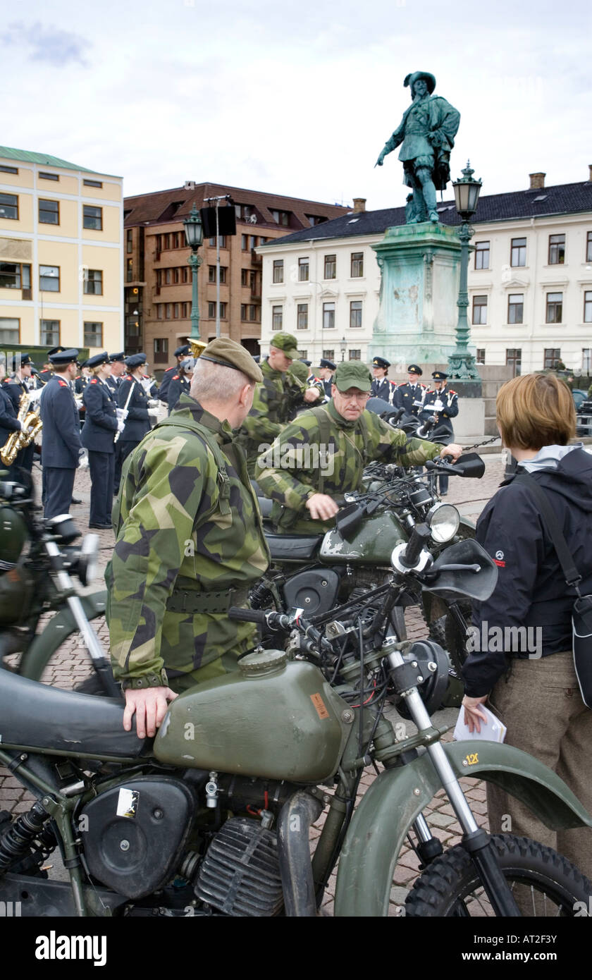 Militärische Patrouille Einheit Motorradausstellung auf Gustav Adolfs Platz militärische Übung im schwedischen Göteborg 20. Oktober 2007 Stockfoto