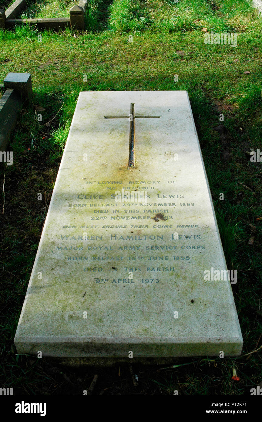 Grab von C S Lewis Dreifaltigkeitskirche Headington Oxford UK Stockfoto
