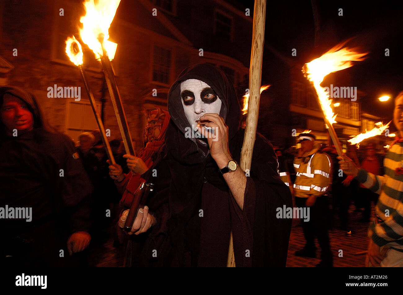 Bonfire Night in Lewes, East Sussex. Bild von Andrew Hasson, 5. November 2005. Stockfoto