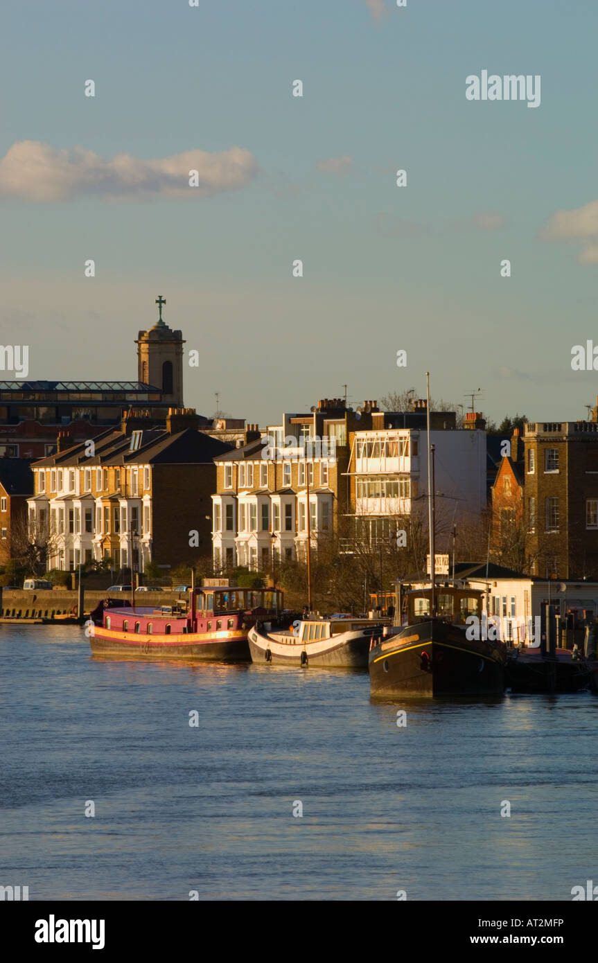 Themse und am Flussufer Architektur Hammersmith W6 London Vereinigtes Königreich Stockfoto