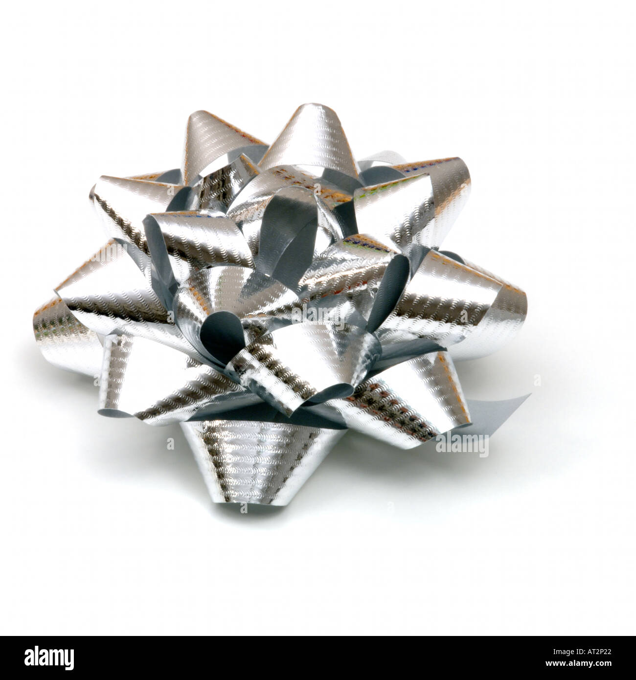 Silver Star geformt Band Geschenk Dekoration auf weißem Hintergrund Stockfoto