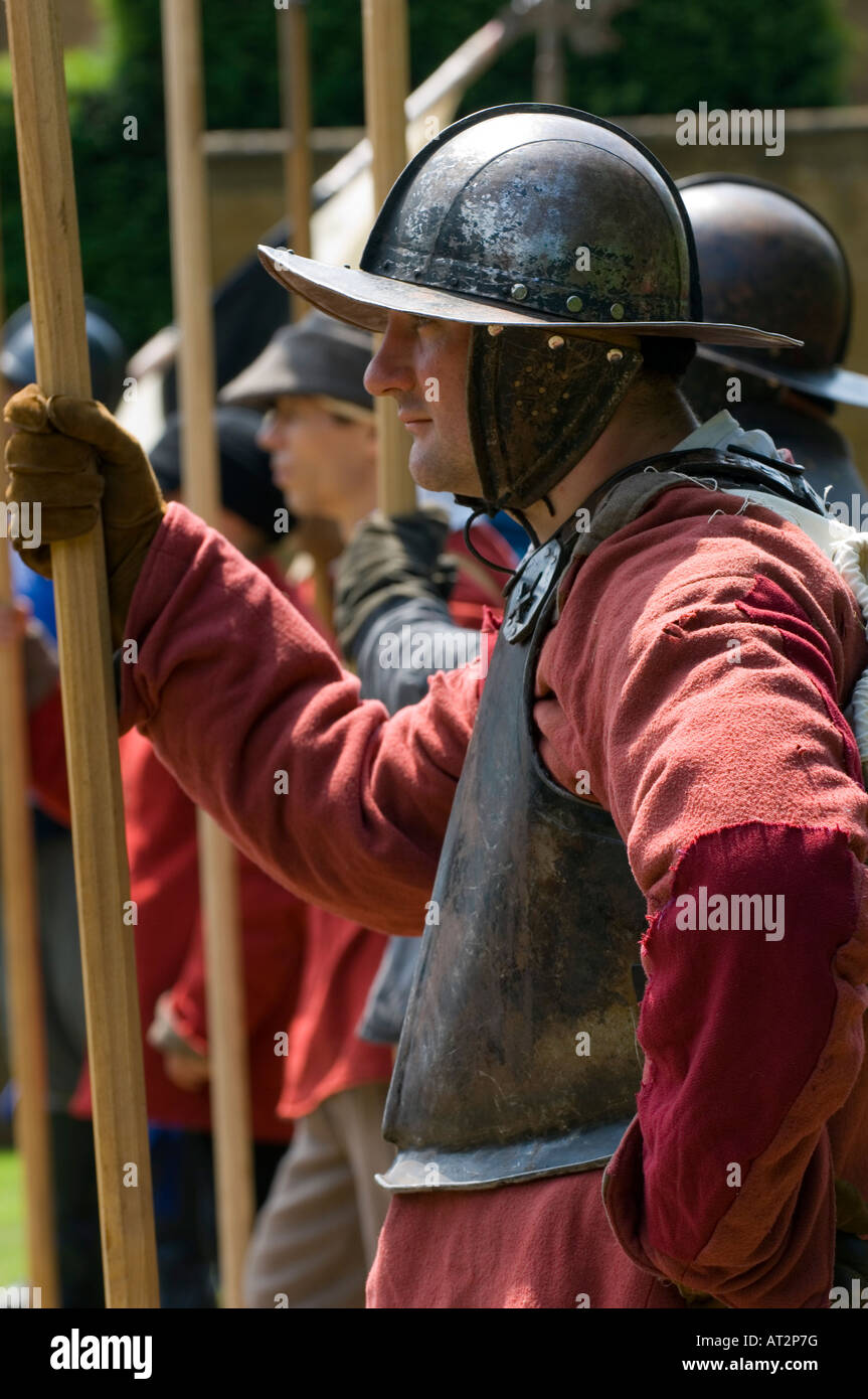 17. Jahrhundert Bürgerkrieg Pikeniere gespielt von Re-enactment sealed Knot englischer Bürgerkrieg Stockfoto