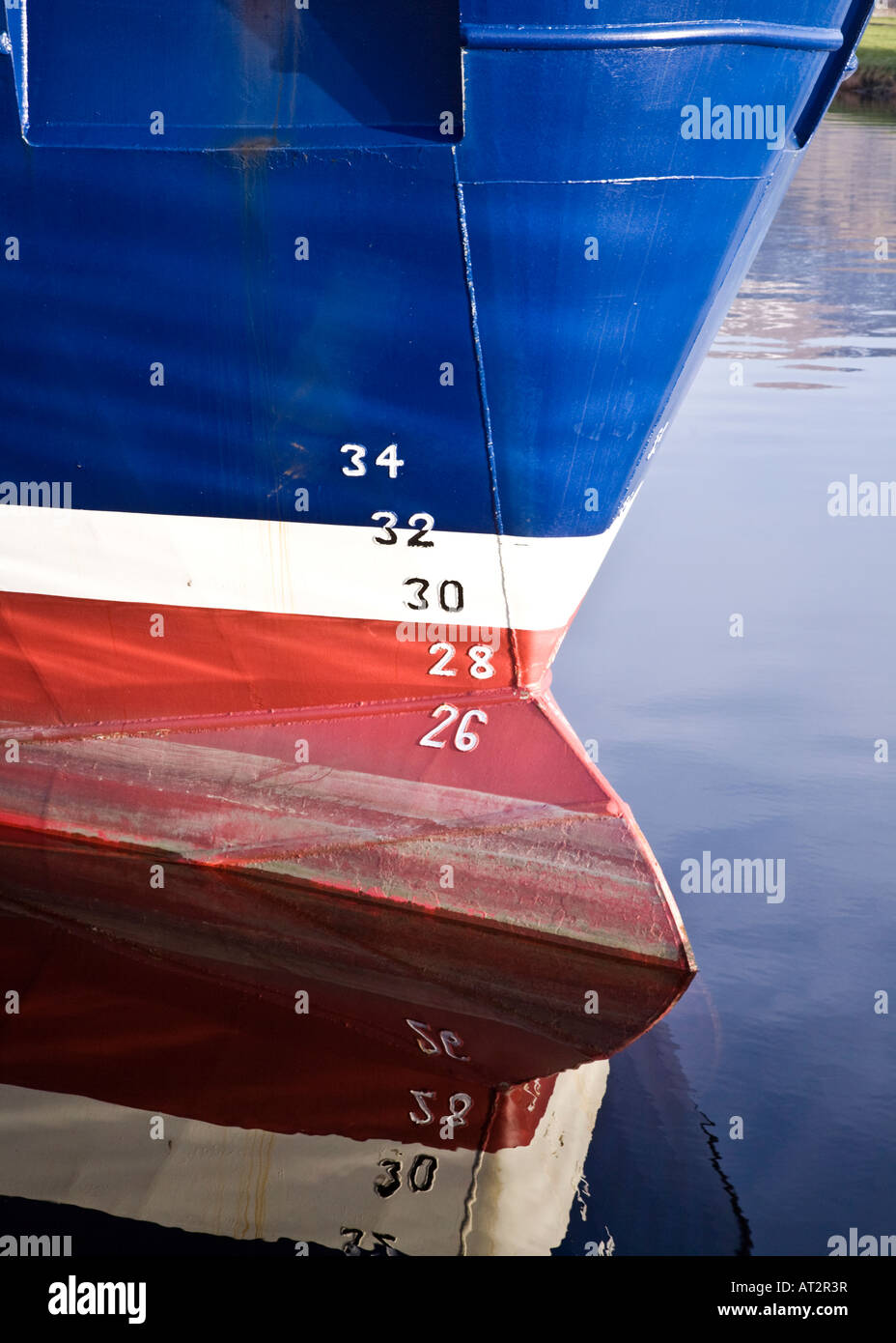 Detail-Schuss von Schiffen Bogen zeigt die Plimsoll Tiefe messen Corpach Schottland Stockfoto