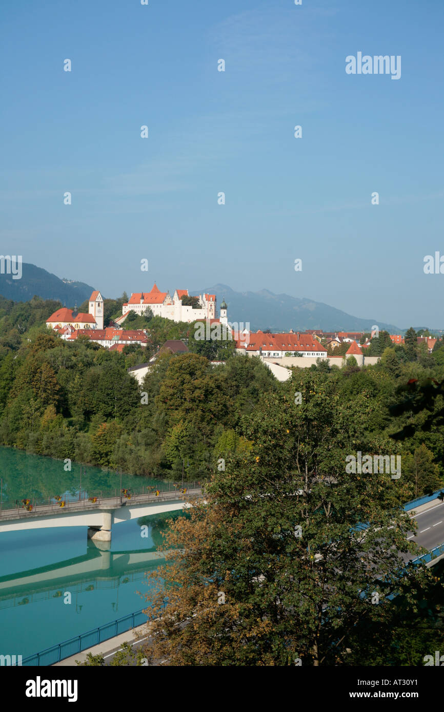 Hohes Schloss und Fluss Lech in Füssen in Bayern im Süden von Deutschland Stockfoto