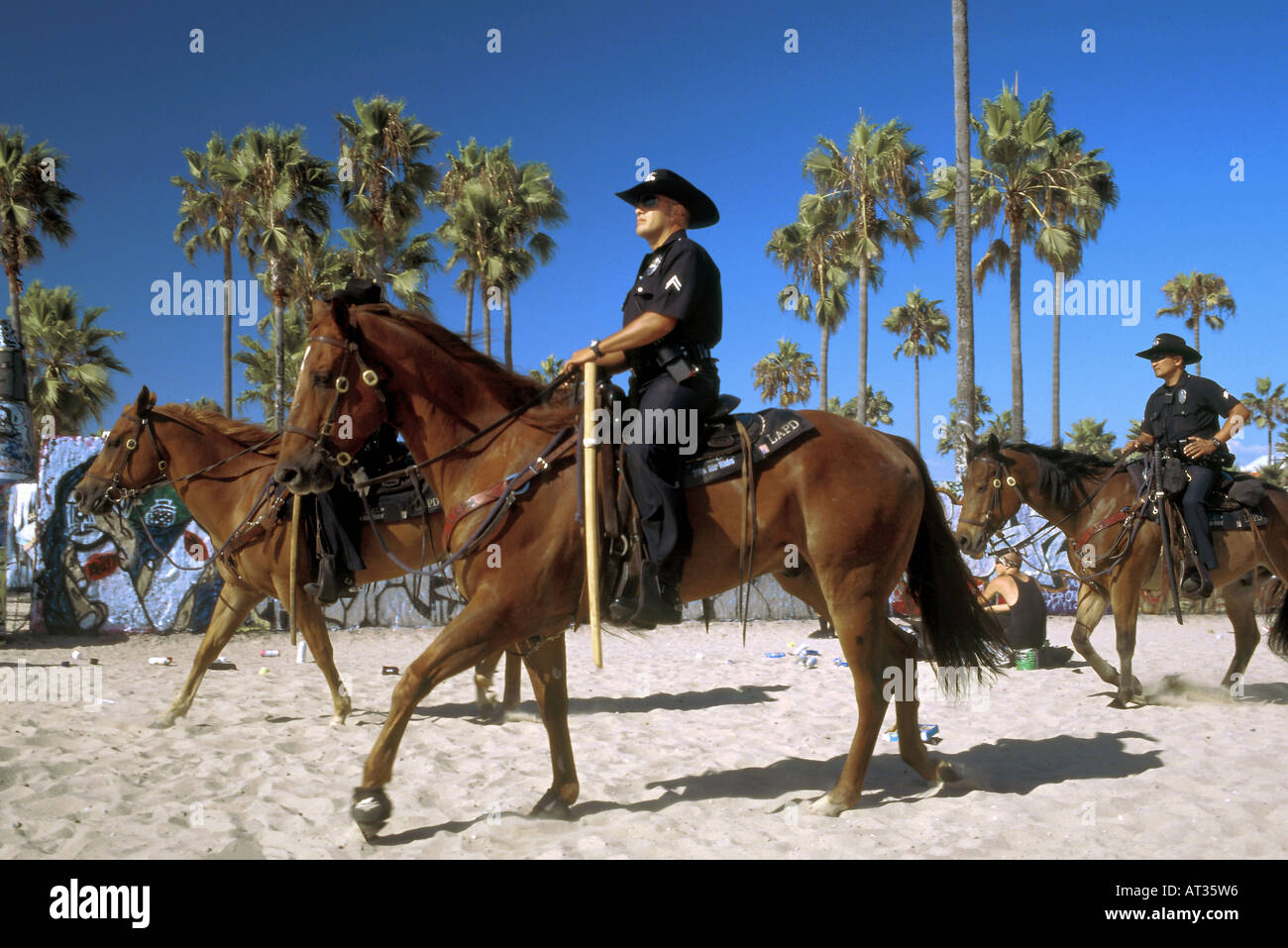 Das Los Angeles Police Department patrouillieren in Venice Beach, Kalifornien am Labor Day Wochenende Stockfoto