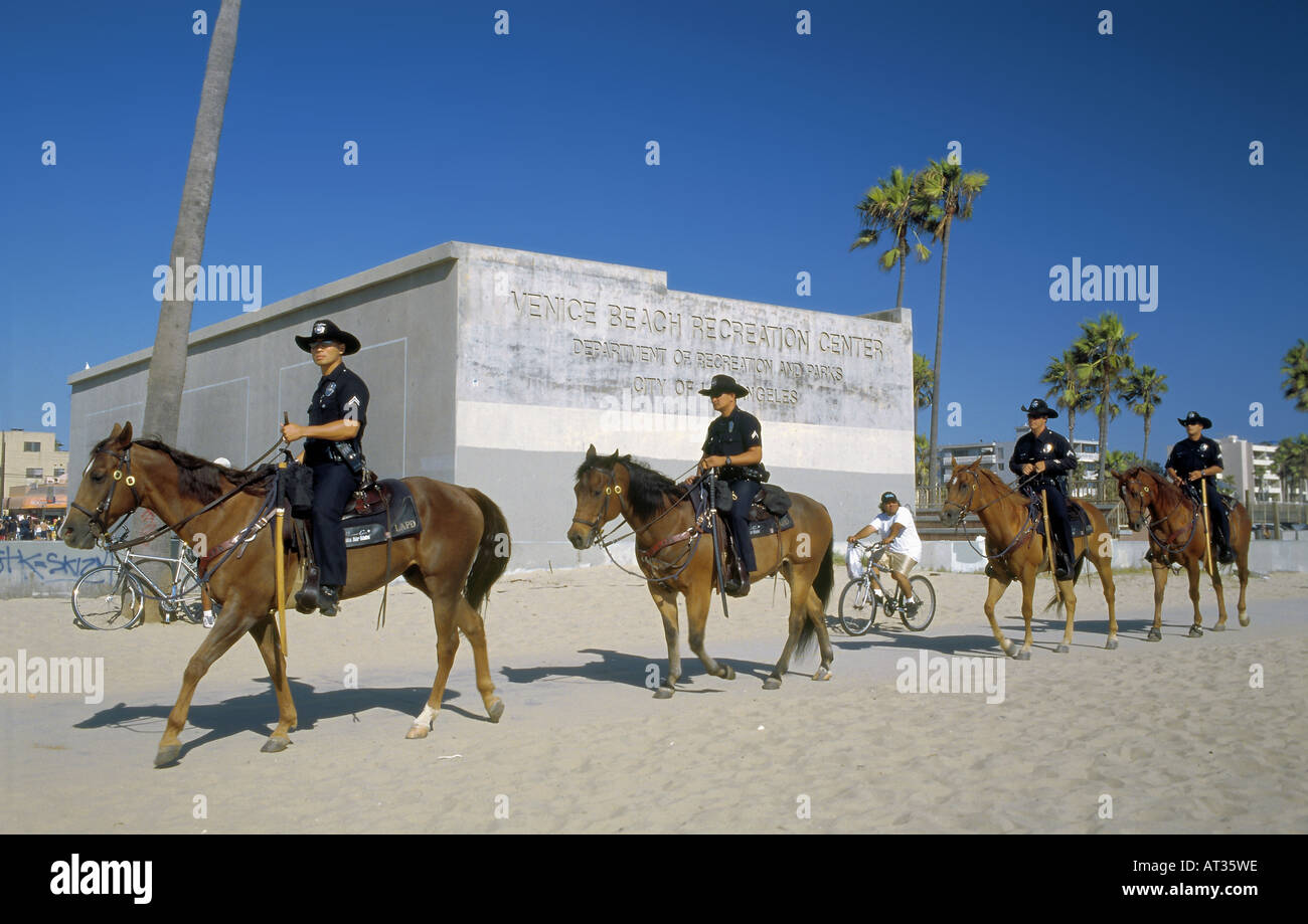 Das Los Angeles Police Department patrouillieren in Venice Beach, Kalifornien am Labor Day Wochenende Stockfoto