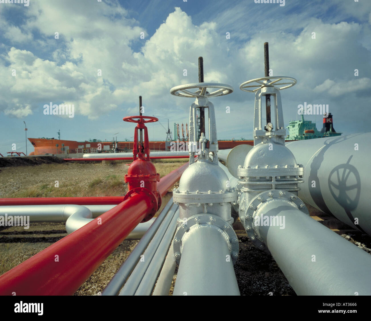 Tanker im Dock laden oder entladen Erdöl Erdöl Oil Terminal Curacao, Niederländische Antillen Stockfoto