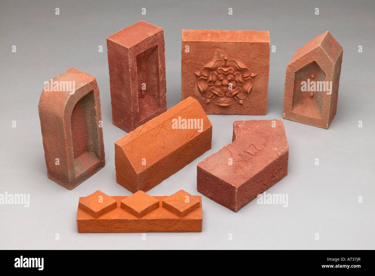 Handgefertigte Ziegel Arten Bullnose Dogleg schielen Sockel Bahre mit Blick auf dekorative gemeinsame Stockfoto