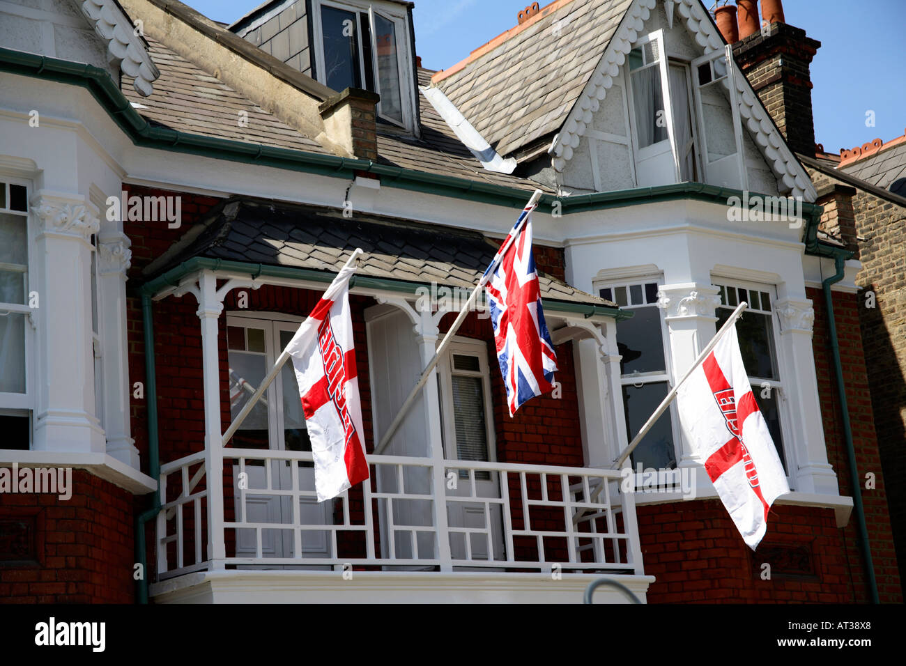 England Fahnen aus Haus in Chiswick, West London, WM 2006 Stockfoto