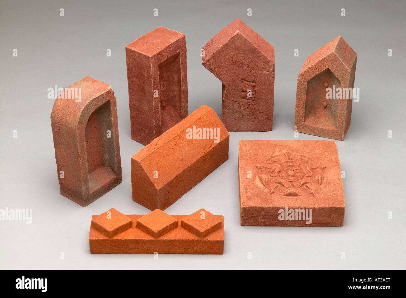 Handgefertigte Ziegel Bullnose Dogleg Squint Sockel Keilrahmen mit dekorativen Common Stockfoto