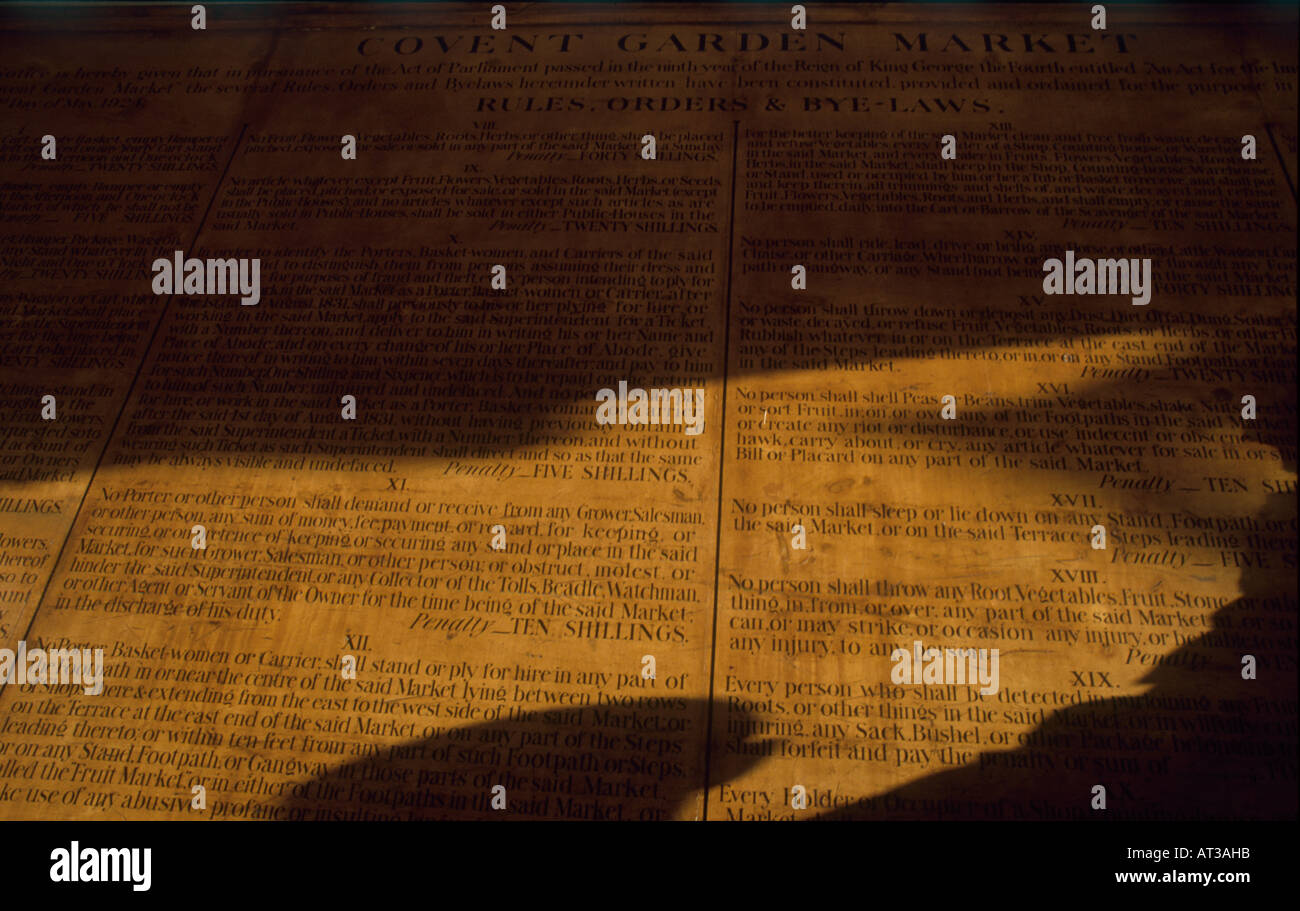 Alte Statuten im Herzen von Covent Garden London Uk Stockfoto