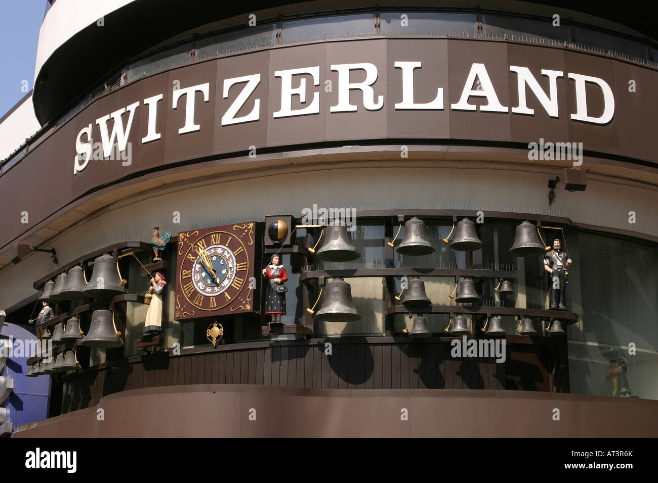 UK London Leicester Square Schweiz Building Uhr Stockfoto