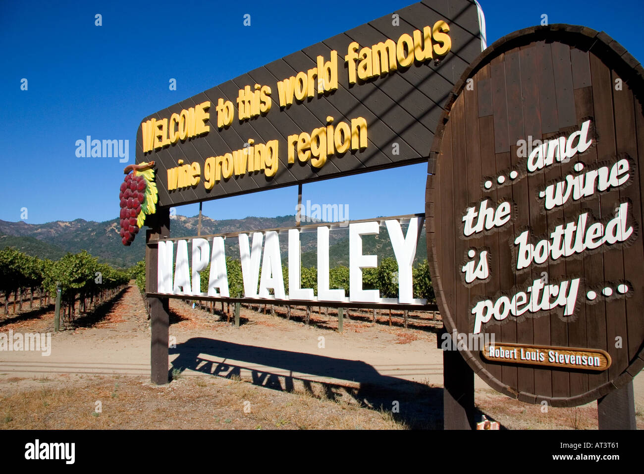 Ein Zeichen, Sie zu Napa Tal berühmt für seinen Wein Anbaugebiet, California begrüßen. Stockfoto