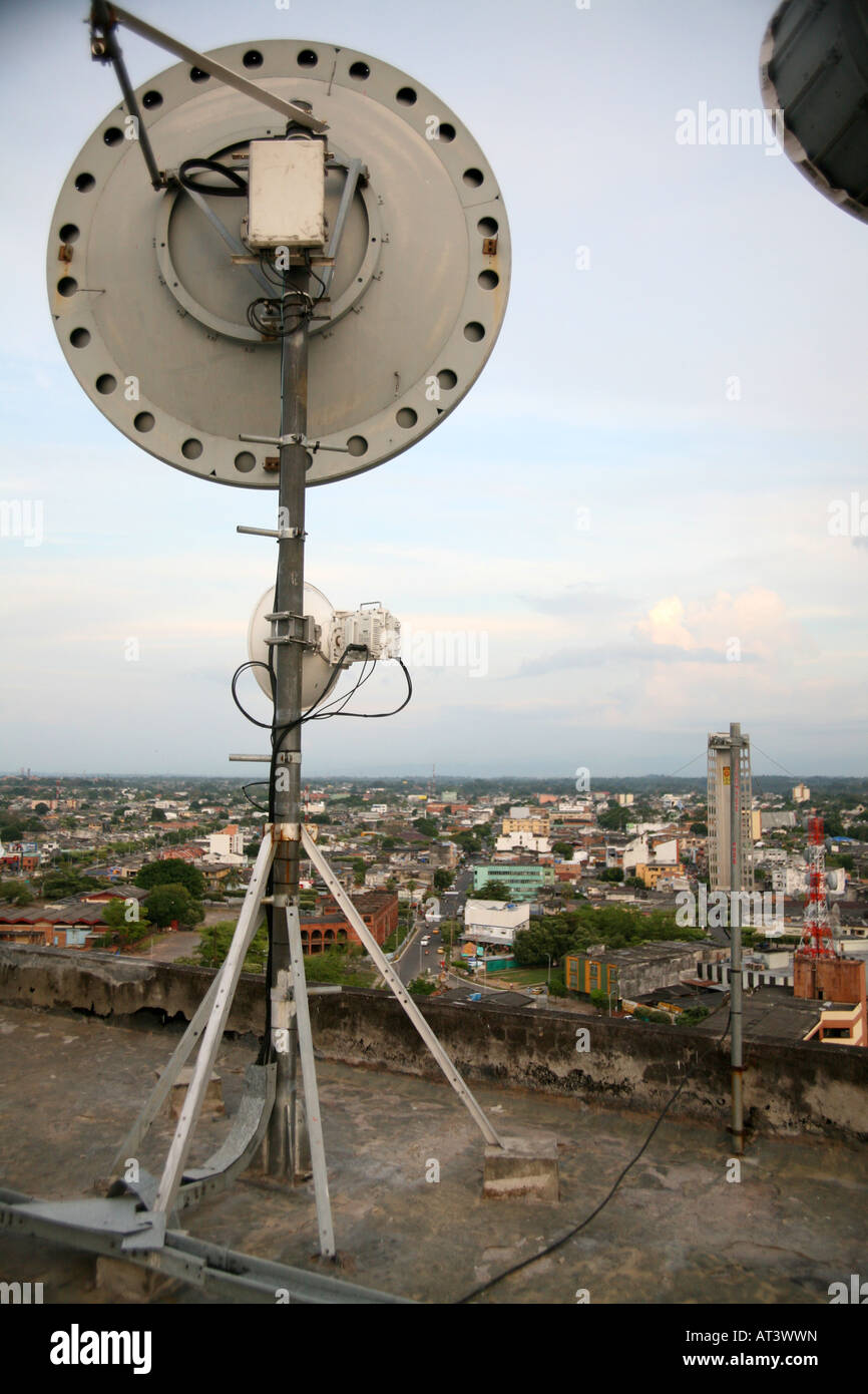 TV Radio und Mobiltelefon-Kommunikations-Ausrüstung in Barrangabermeja Stockfoto