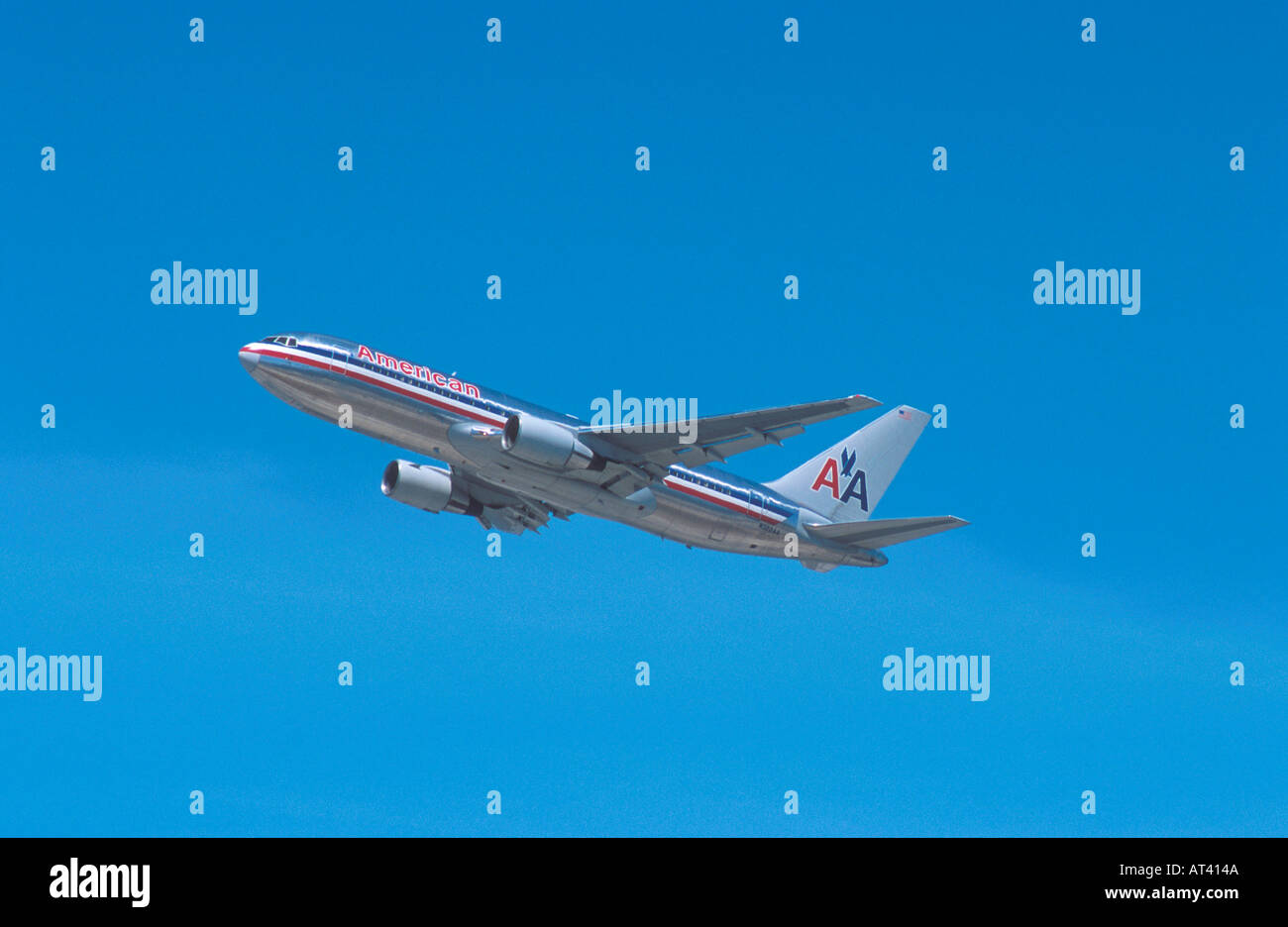 American Airlines Boeing 767 Klettern am ausziehen Stockfoto