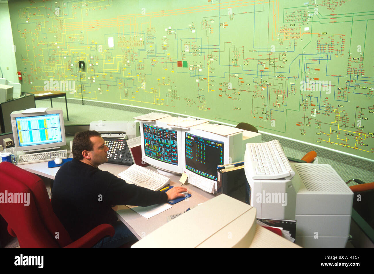 Power grid control room -Fotos und -Bildmaterial in hoher Auflösung ...