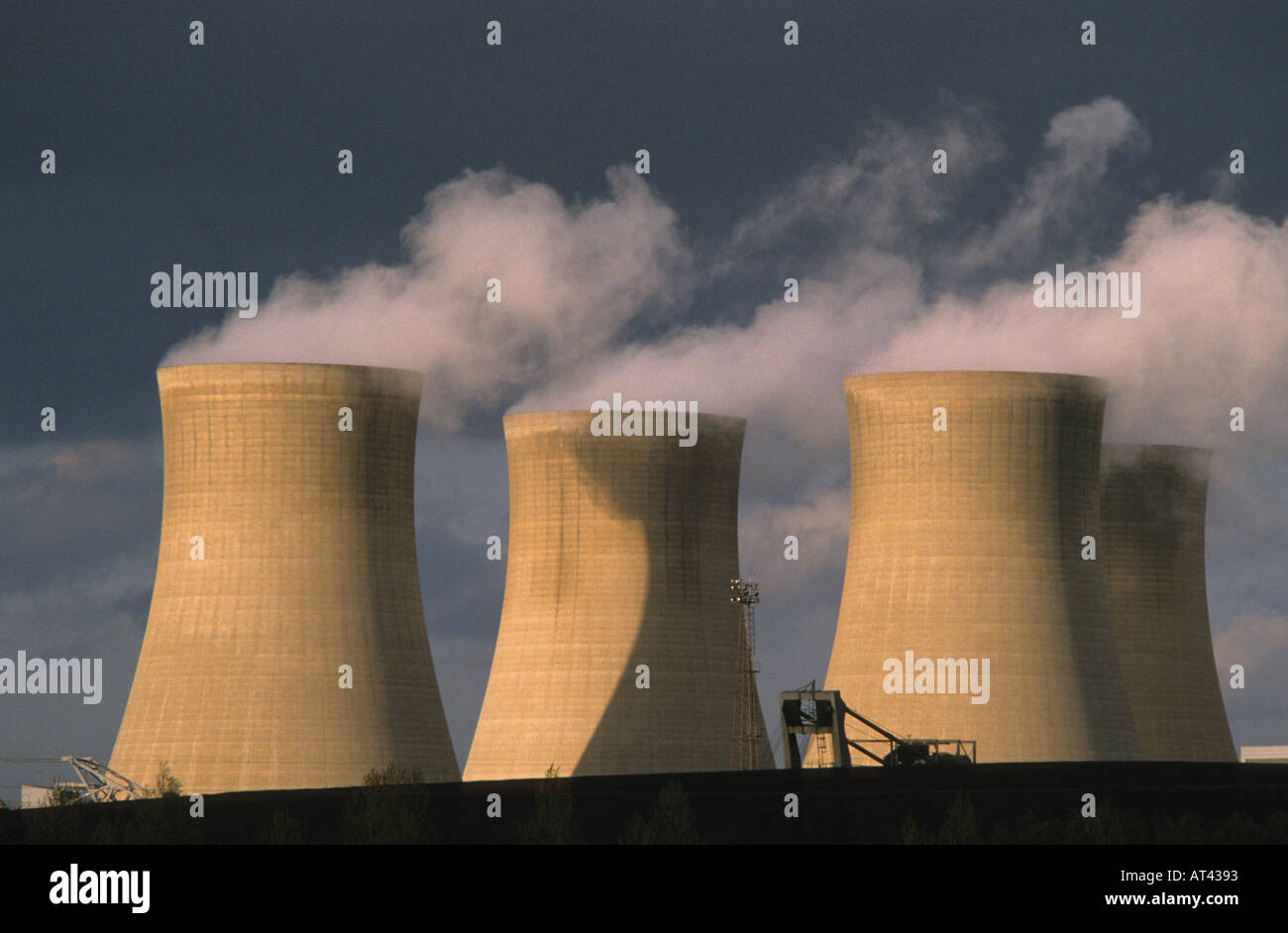 riesige Kühltürme bei Drax Kohle betriebene Kraftwerk Drax Yorkshire uk Stockfoto
