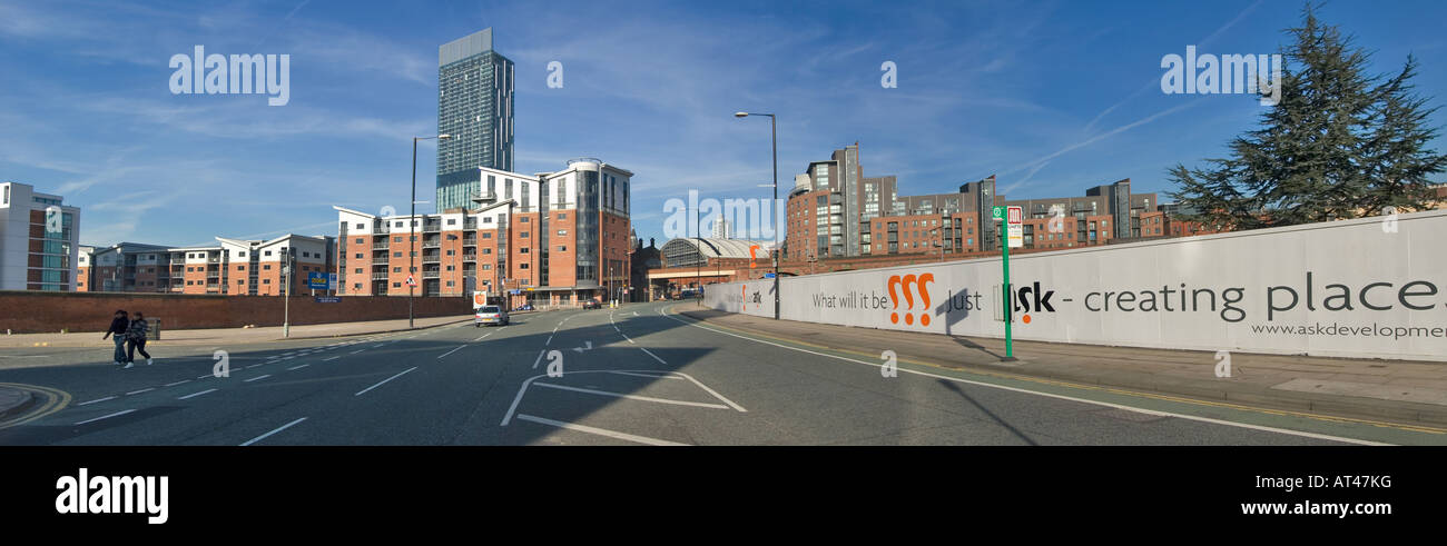 Skyline von Manchester City Road und Medlock St Stockfoto