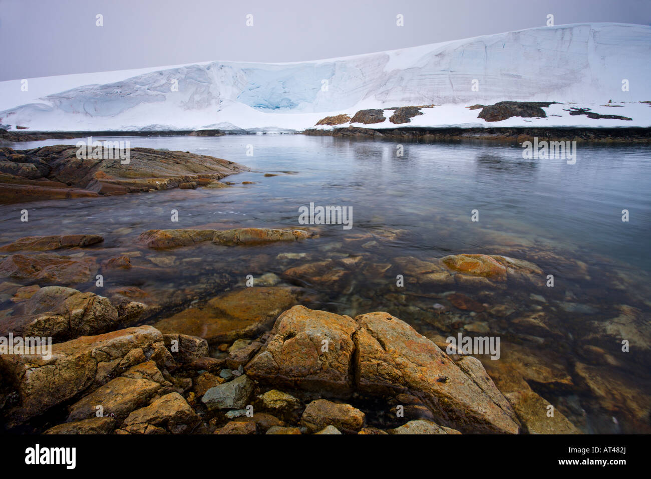 Dicken Eisdecke auf White Island, Antarktis Stockfoto