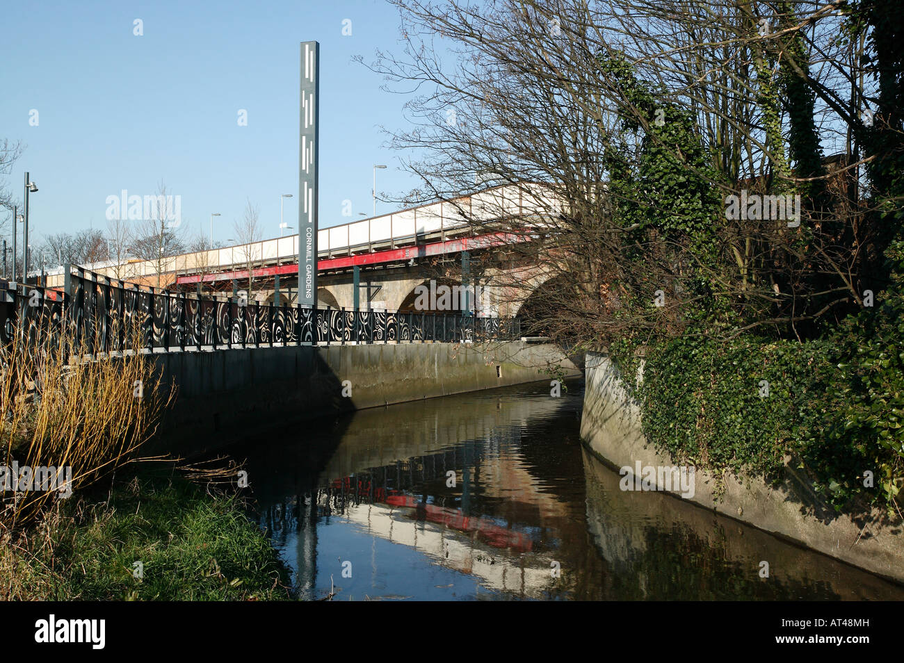 Der Fluss Ravensbourne Kornmühle Gardens, Lewisham Stockfoto