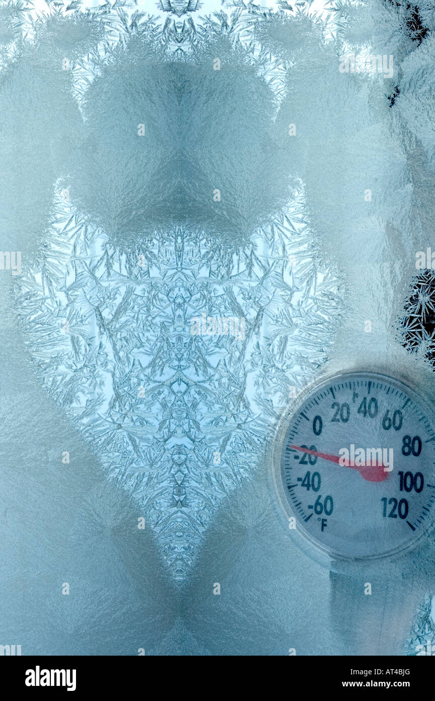 Frost bedeckt Fenster Fenster Thermometer zeigt minus 19 Grad Fahrenheit Stockfoto