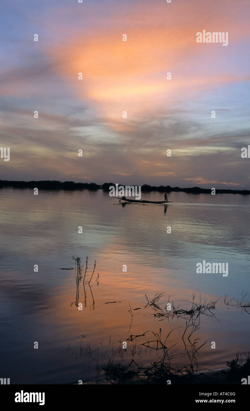 Einbaum auf dem Fluss Niger, Mali, Westafrika Stockfoto