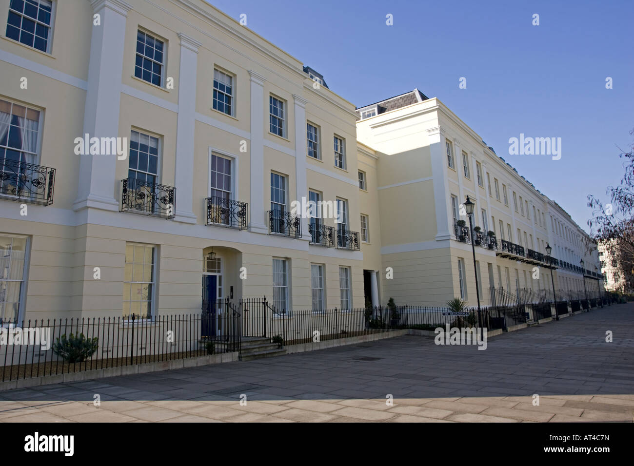 Neu lackiert Regency Terrasse Gebäude Montpelier Cheltenham UK Stockfoto
