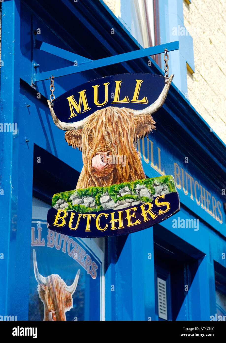 Hochlandrinder Zeichen vor dem Metzger laden in Tobermory, Isle of Mull, Hebriden, Schottland Stockfoto