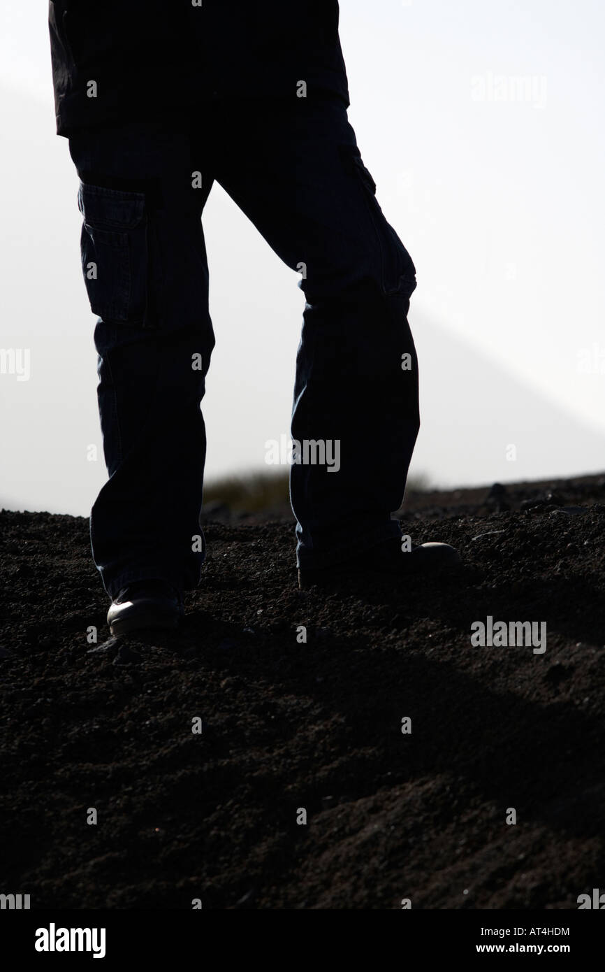 Mann in der Hose und Stiefel auf Bergrücken in Teneriffa-Kanarische Inseln-Spanien Stockfoto