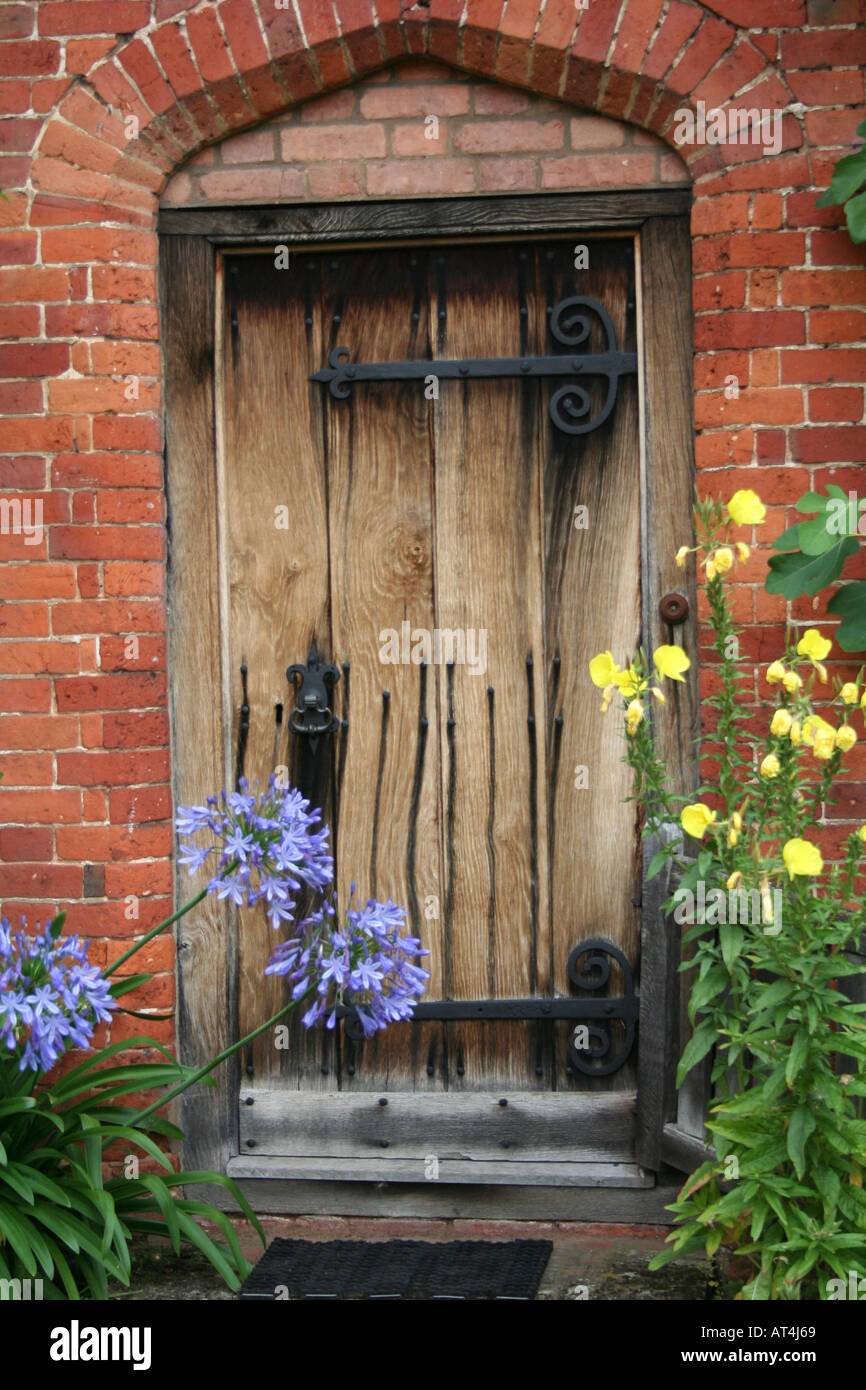 Alte Holztur Garten Stockfoto Bild 5288552 Alamy