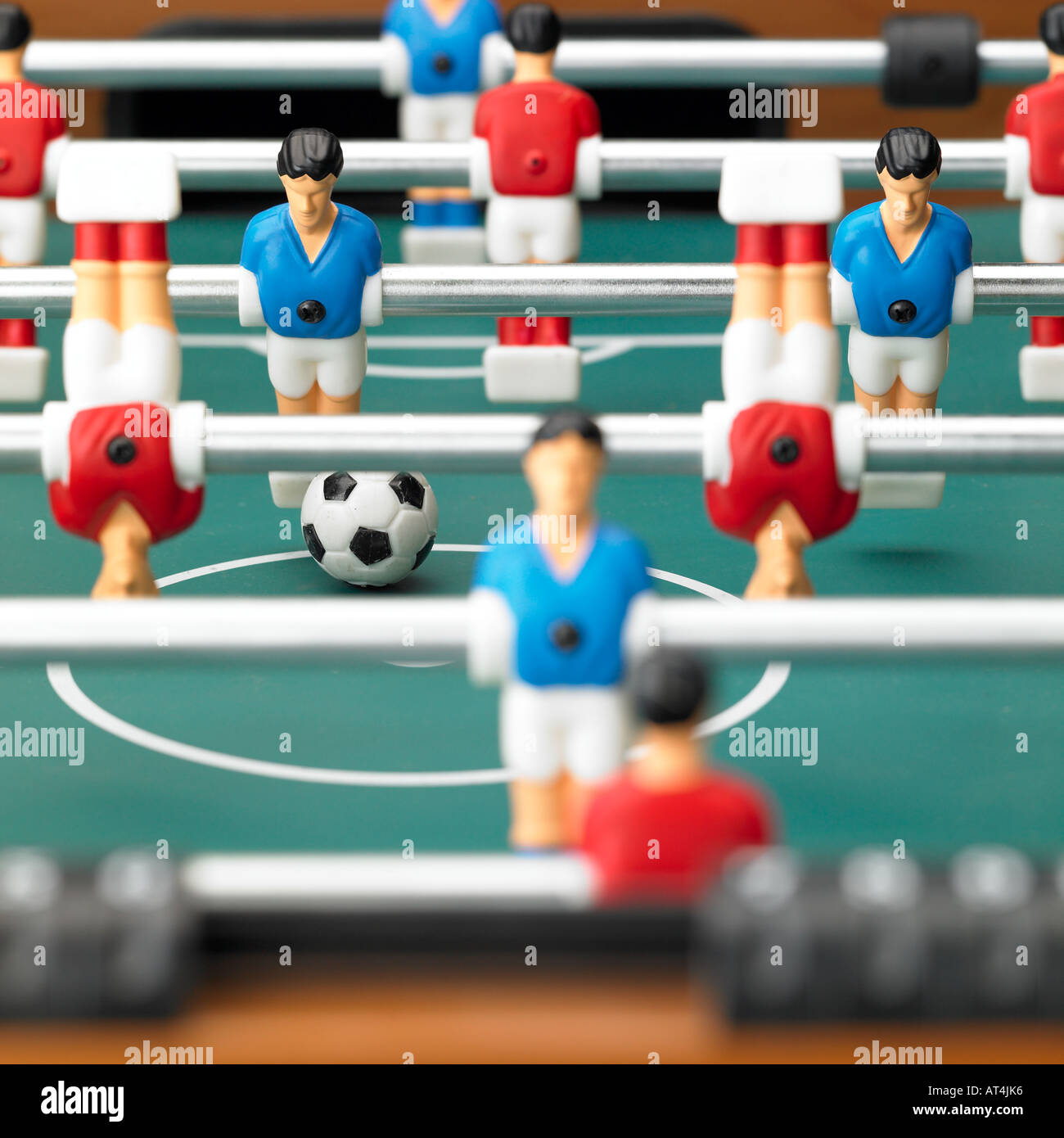 Tisch-Fußballspiel mit Spielern auf ihre Köpfe foosball Stockfoto