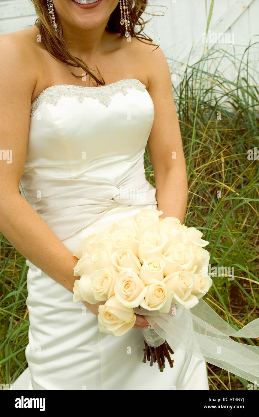 Bride Holding bouquet Stockfoto